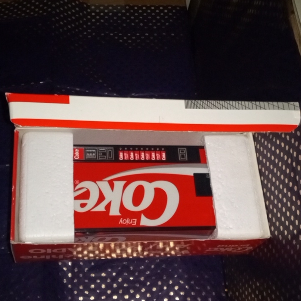 Coca-Cola Vending Machine Transistor AM/FM
